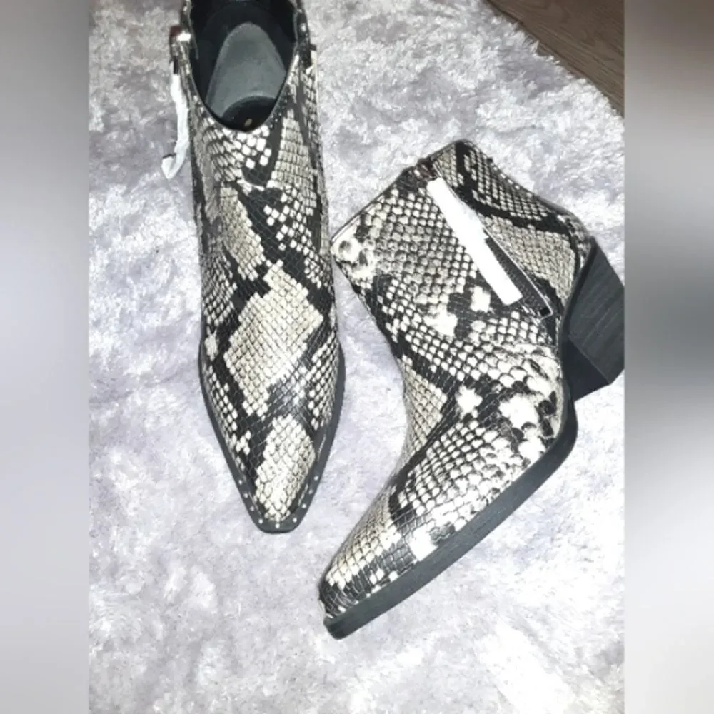 Ladies Circus by Sam Edelman Snake Print ankle boot sz 6.5